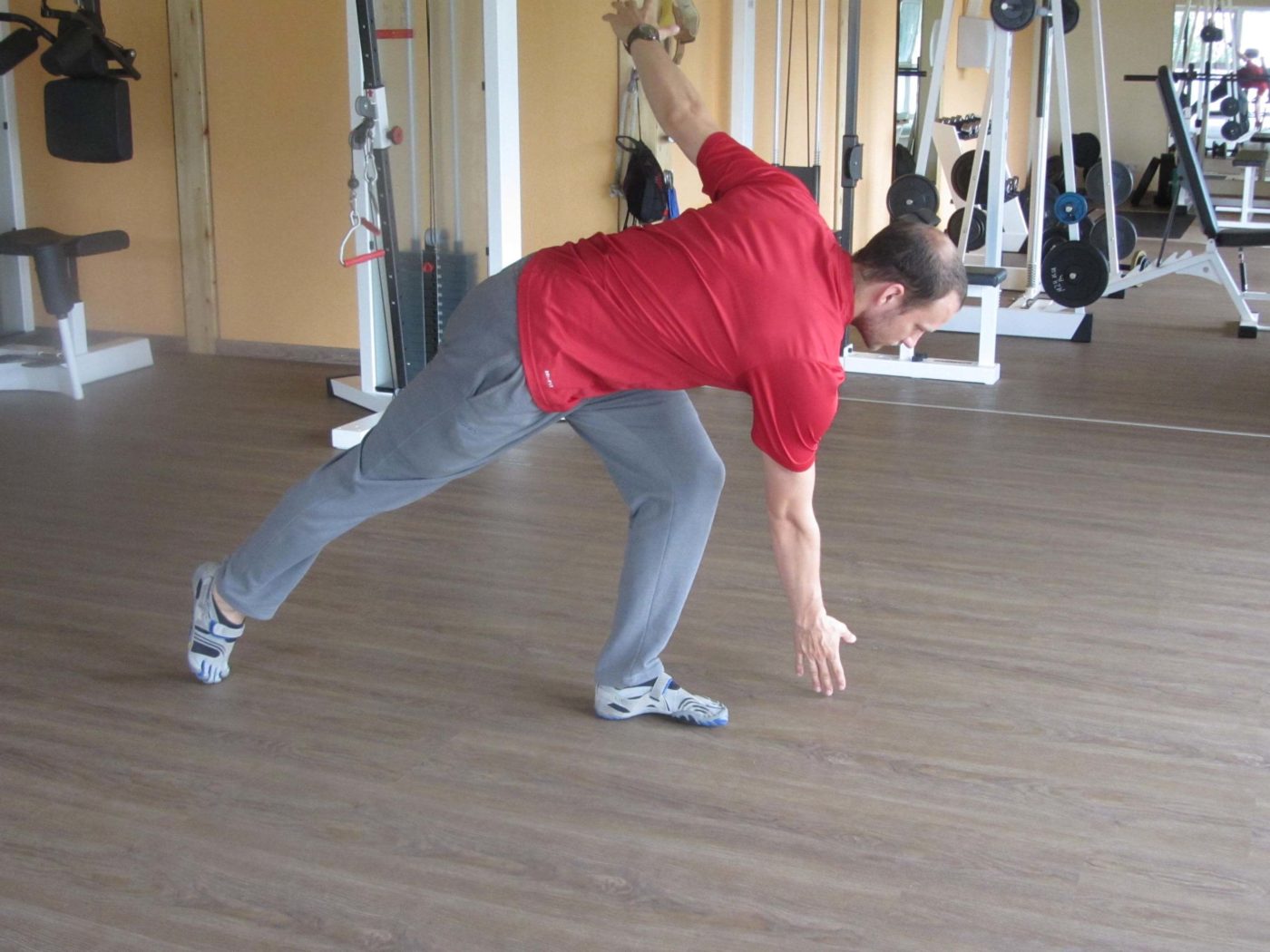 Andreas Rinesch, Athletiktrainer, beim Aufwärmen